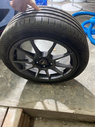 Llanta 225/45 ZR17 94Y Hyundai i30
