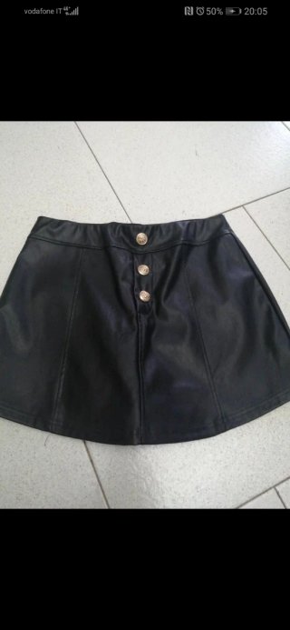Gonna corta pantaloncino nera effetto pelle