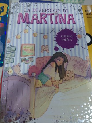 Libro lectura la diversion de Martina