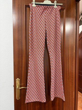 Pantalón campana estampado geométrico