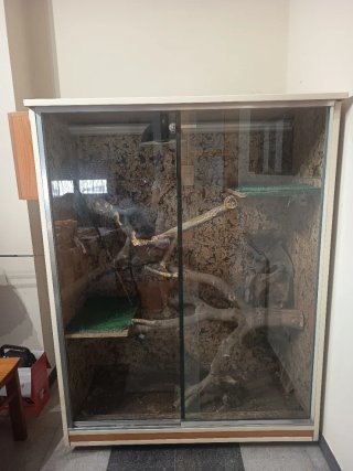 Armario terrario con ruedas