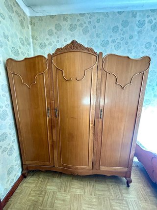 Armario Antiguo de Madera