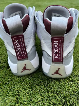 Zapatillas Jordan Blancas y Rojas Talla 43