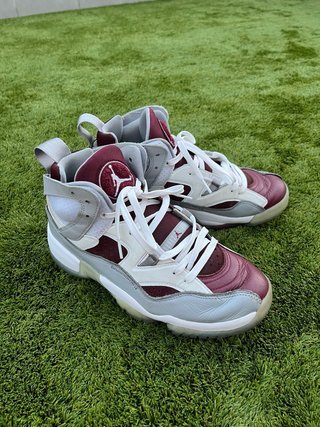 Zapatillas Jordan Blancas y Rojas Talla 43
