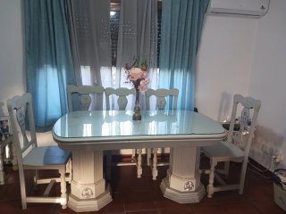 Vitrina, Mesas y 6 Sillas de Salón