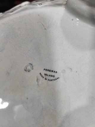 Sopera de Porcelana con Figuras