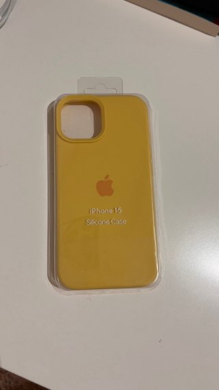 Funda Silicona iPhone 15 Amarilla