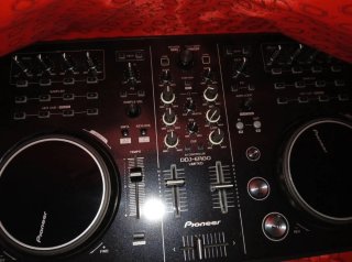 Controladora DJ Pioneer DDJ-ERGO