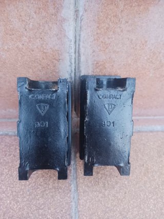 2 Interruptores antiguos de  luz de Plástico