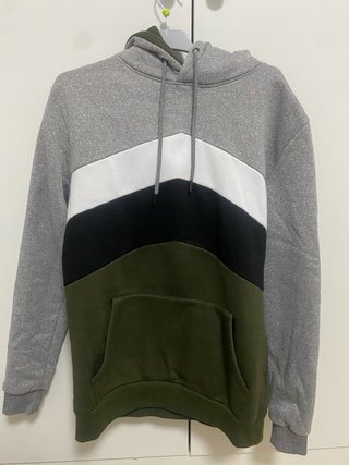 Sudadera con capucha verde, gris, blanca y negra