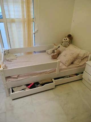 Cama infantil con cajones