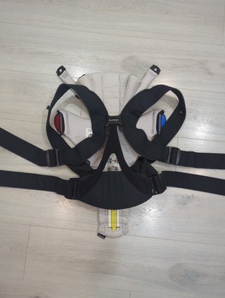 Mochila Portabebés BabyBjorn Miracle Negra