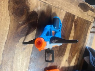 Pistola Nerf Azul y Naranja