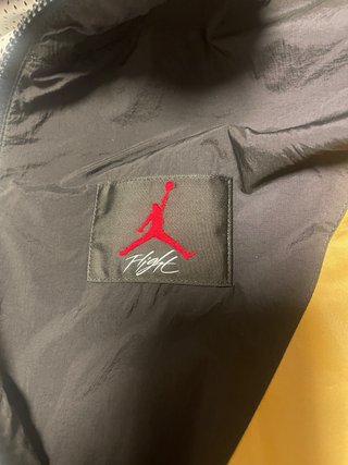 Chaqueta Jordan Talla M/L Negra y Dorada