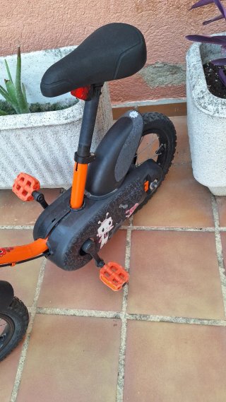Bicicleta infantil Btwin naranja. 3-5 años