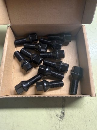 12 Tornillos llanta M14 x 1.25 28mm Negro