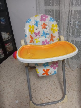 Trona de bebé con estampado floral