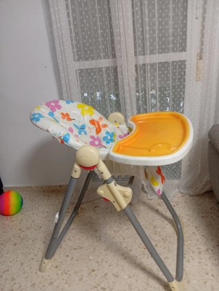 Trona de bebé con estampado floral