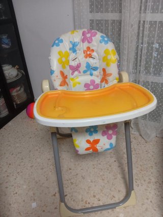 Trona de bebé con estampado floral