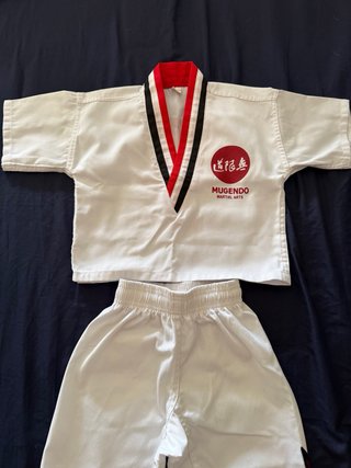 Uniforme Mugendo niño como nuevo talla 90cm