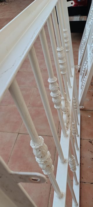 Rejas de ventana blancas (grande y pequeña)