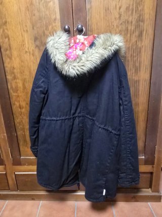 Abrigo Roxy Negro con Capucha y Pelo