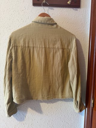 Sobrecamisa corta de muselina Stradivarius