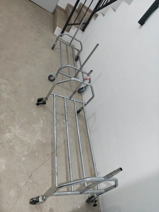 2 Percheros de Metal Robustos