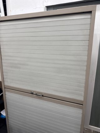 Mueble de oficina metálico beige y gris