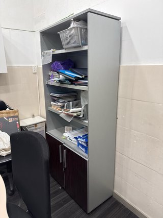 Mueble de oficina metálico beige y gris