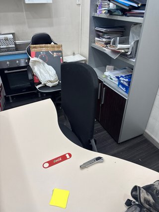 Mueble de oficina metálico beige y gris