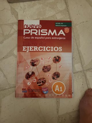 Nuevo prisma A2 curso de español para extranjer...