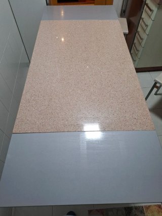 Mesa de cocina Silestone. Solo venta en persona.