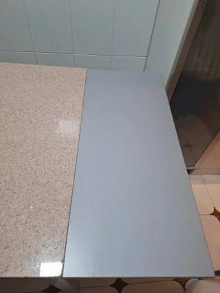 Mesa de cocina Silestone. Solo venta en persona.