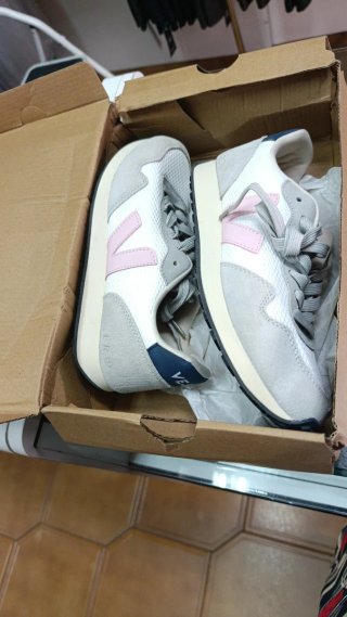 Zapatillas Veja Blancas y Grises