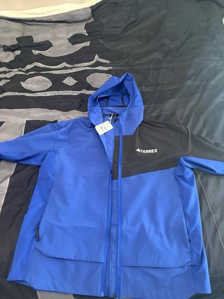 Chaqueta Adidas Terrex Azul y Negra