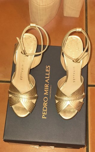 Zapatos de fiesta Pedro Miralles dorados