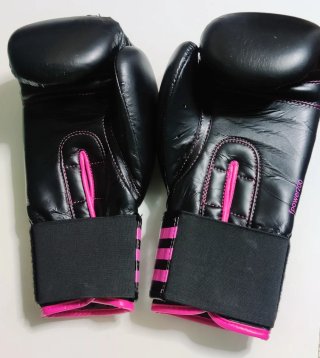 Guantes Boxeo Adidas Negros y Rosas T-Power200