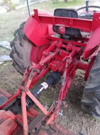 Tractor actoa más aperos