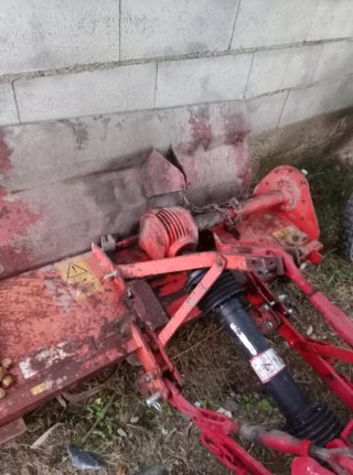 Tractor actoa más aperos