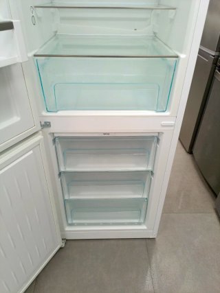 Nevera marca Liebherr 185/60cm clase E con garanti