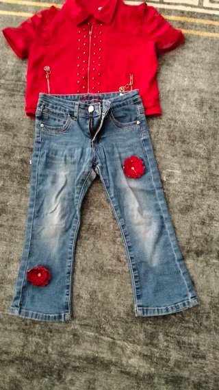 Conjunto niña 4-5 años: top rojo y jeans