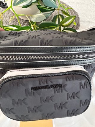 Riñonera Michael Kors Negra