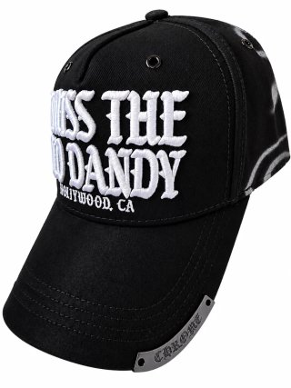 Gorra negra con bordados en alto relieve y broches