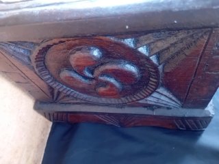 Arca Antigua de Madera Tallada