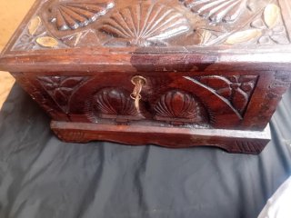 Arca Antigua de Madera Tallada