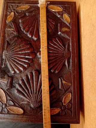 Arca Antigua de Madera Tallada
