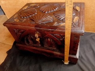 Arca Antigua de Madera Tallada