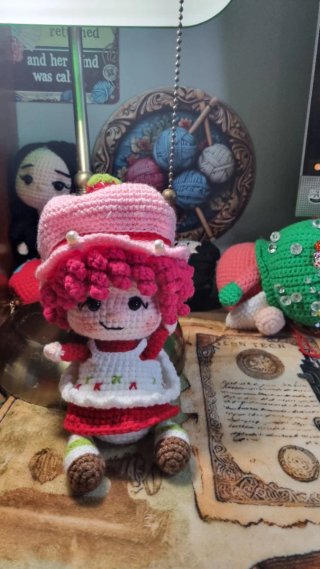 Muñeca Artesanal Estilo Fresita Amigurumi