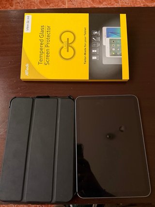 iPad mini com capa e películas